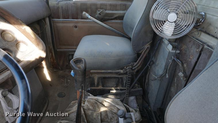 image for item DB0379 1986 Ford 9000 dump truck