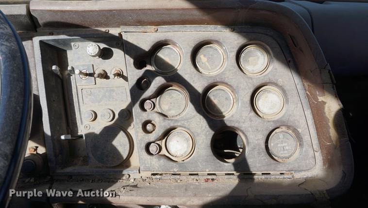 image for item DB0379 1986 Ford 9000 dump truck