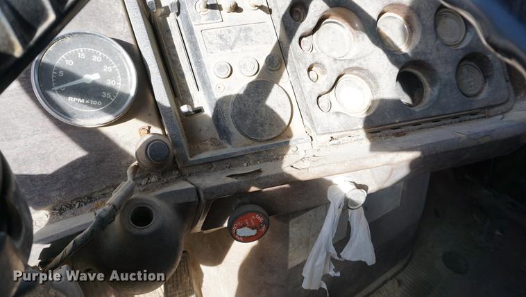 image for item DB0379 1986 Ford 9000 dump truck