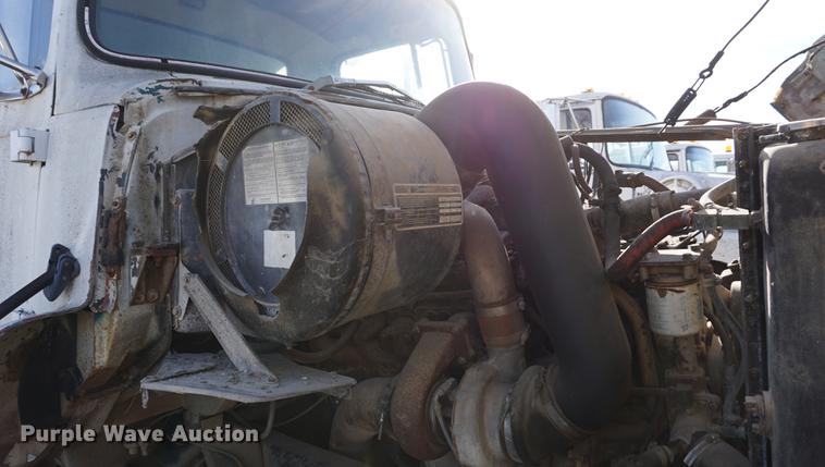 image for item DB0379 1986 Ford 9000 dump truck