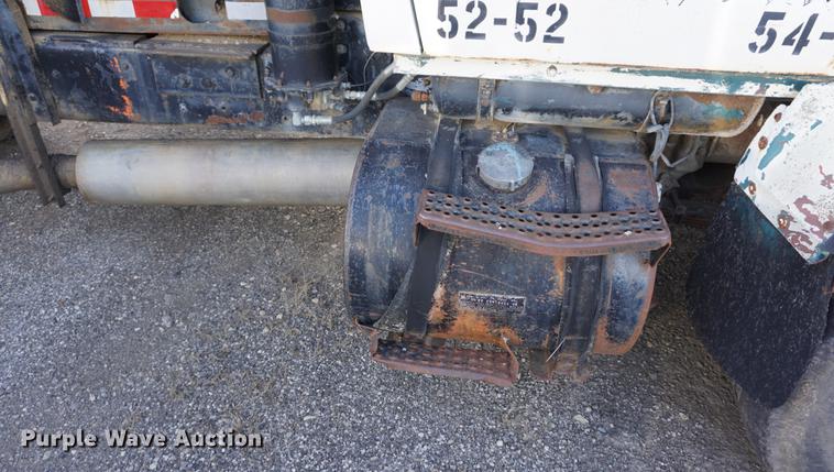 image for item DB0379 1986 Ford 9000 dump truck