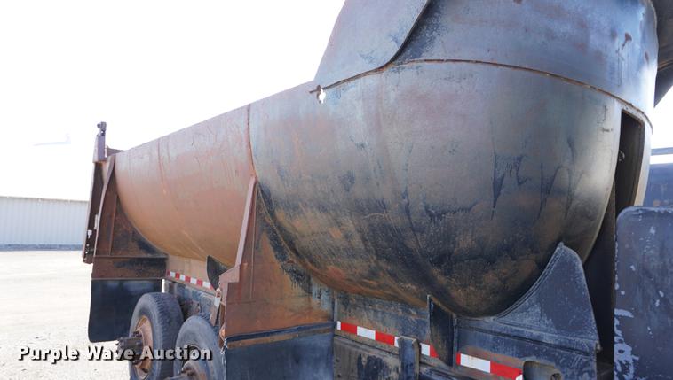 image for item DB0379 1986 Ford 9000 dump truck