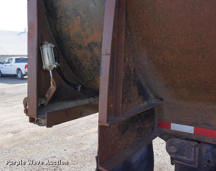 image for item DB0379 1986 Ford 9000 dump truck