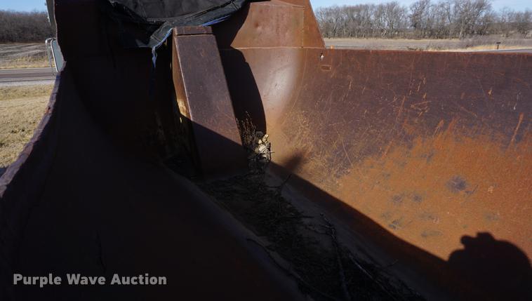 image for item DB0379 1986 Ford 9000 dump truck