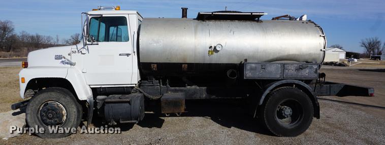 image for item DB0381 1981 Ford 8000 tank truck