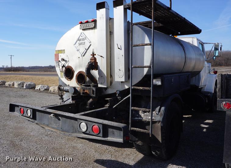 image for item DB0381 1981 Ford 8000 tank truck