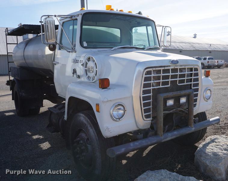 image for item DB0381 1981 Ford 8000 tank truck