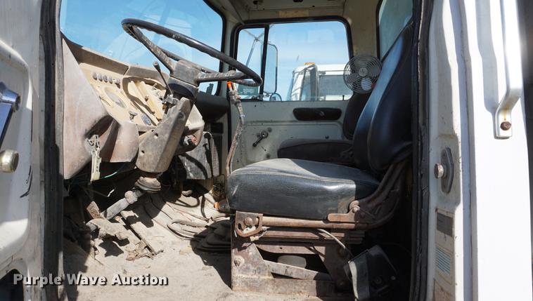 image for item DB0381 1981 Ford 8000 tank truck