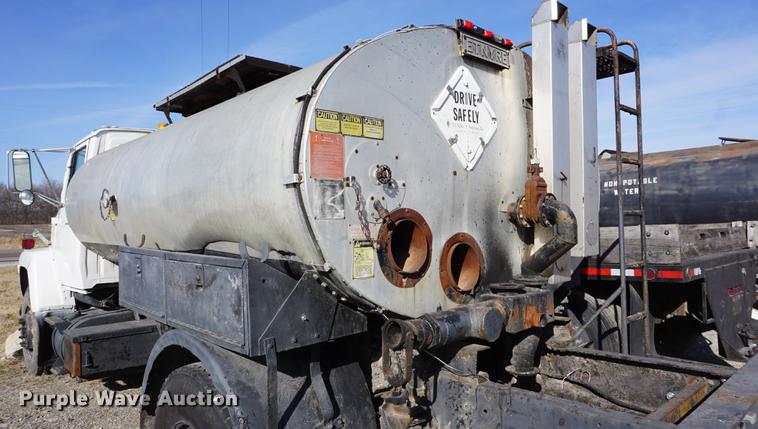 image for item DB0381 1981 Ford 8000 tank truck