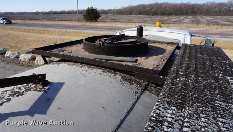 image for item DB0381 1981 Ford 8000 tank truck