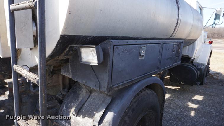 image for item DB0381 1981 Ford 8000 tank truck