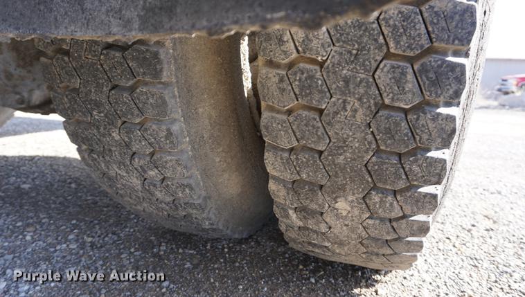 image for item DB0381 1981 Ford 8000 tank truck