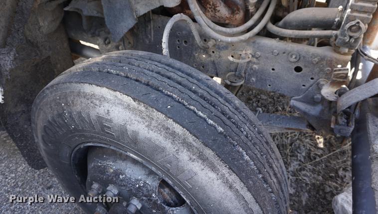 image for item DB0381 1981 Ford 8000 tank truck