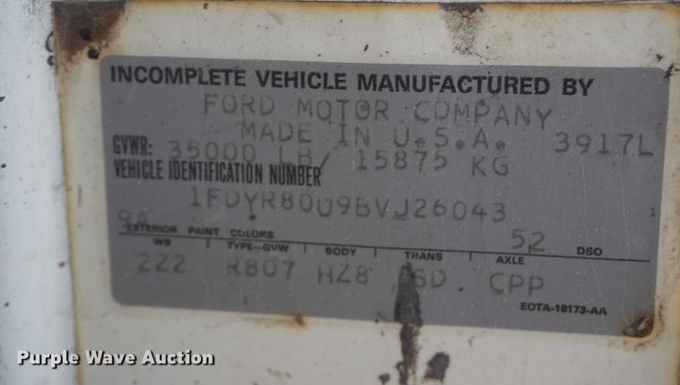 image for item DB0381 1981 Ford 8000 tank truck