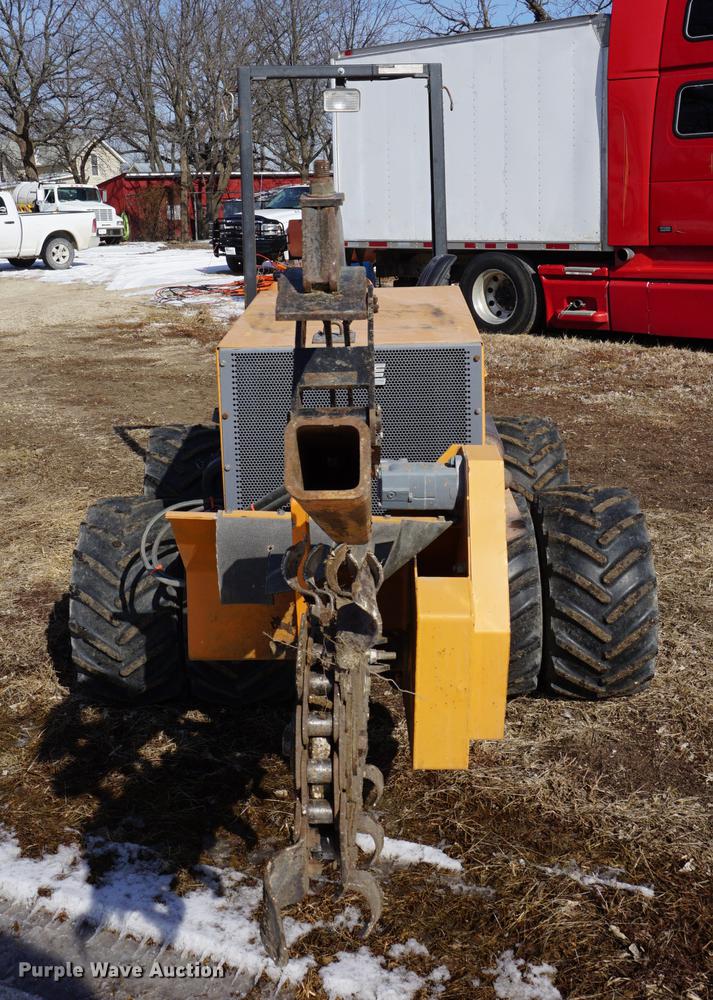 image for item DB0424 2002 Case Maxi Sneaker Series C vibratory cable plow