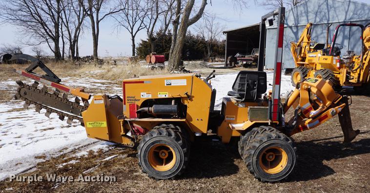 image for item DB0424 2002 Case Maxi Sneaker Series C vibratory cable plow