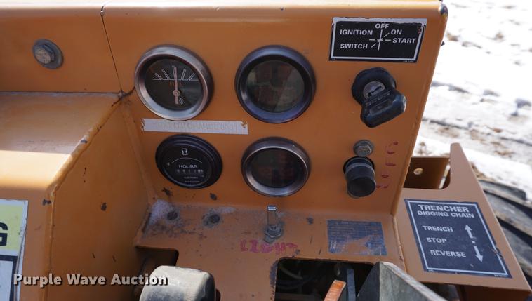 image for item DB0424 2002 Case Maxi Sneaker Series C vibratory cable plow