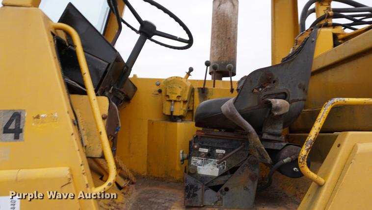 image for item DB0440 1973 John Deere JD860A elevating scraper