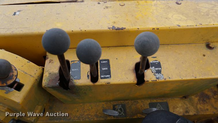 image for item DB0440 1973 John Deere JD860A elevating scraper