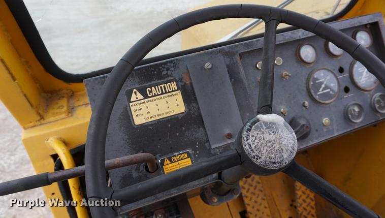 image for item DB0440 1973 John Deere JD860A elevating scraper