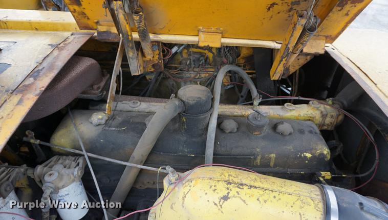 image for item DB0440 1973 John Deere JD860A elevating scraper