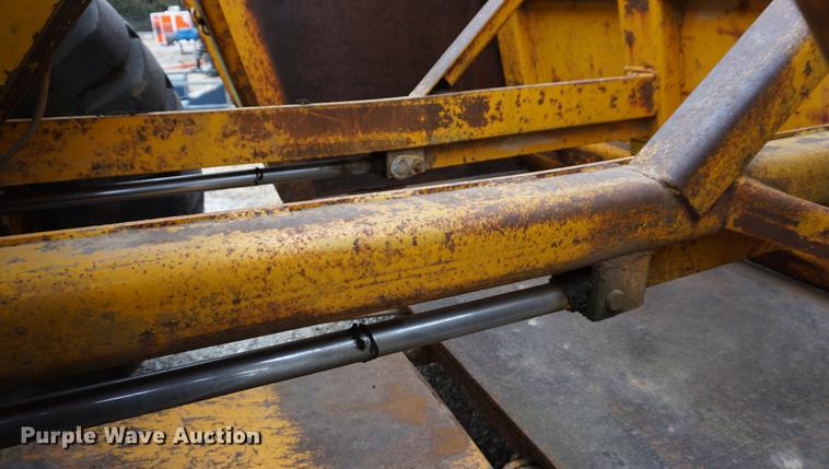 image for item DB0440 1973 John Deere JD860A elevating scraper