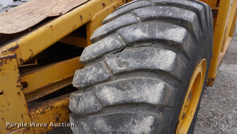 image for item DB0440 1973 John Deere JD860A elevating scraper