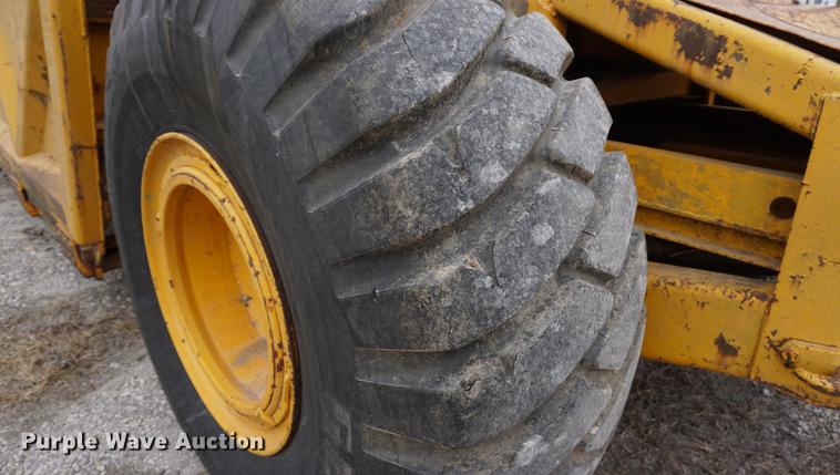 image for item DB0440 1973 John Deere JD860A elevating scraper