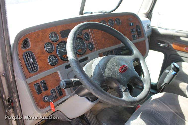 image for item DB5117 2006 Peterbilt 357 dump truck