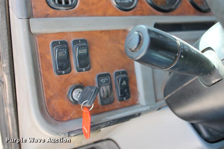 image for item DB5117 2006 Peterbilt 357 dump truck