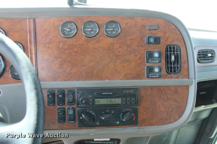 image for item DB5117 2006 Peterbilt 357 dump truck