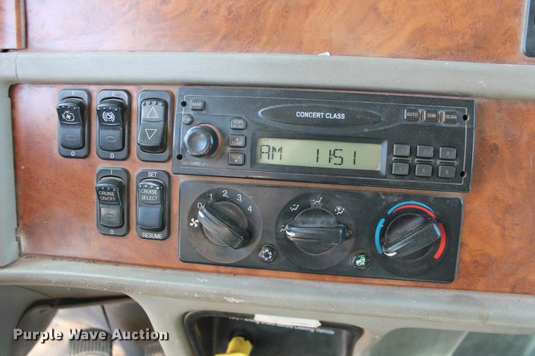 image for item DB5117 2006 Peterbilt 357 dump truck