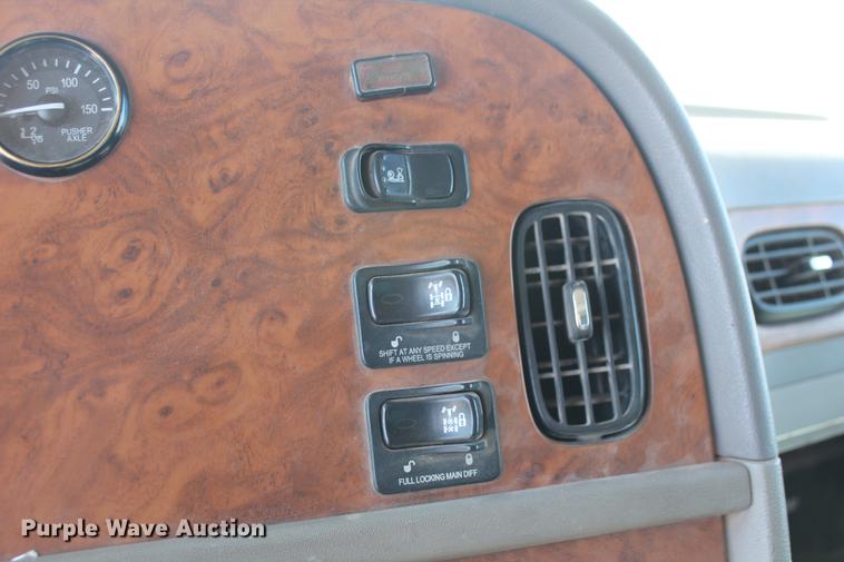 image for item DB5117 2006 Peterbilt 357 dump truck