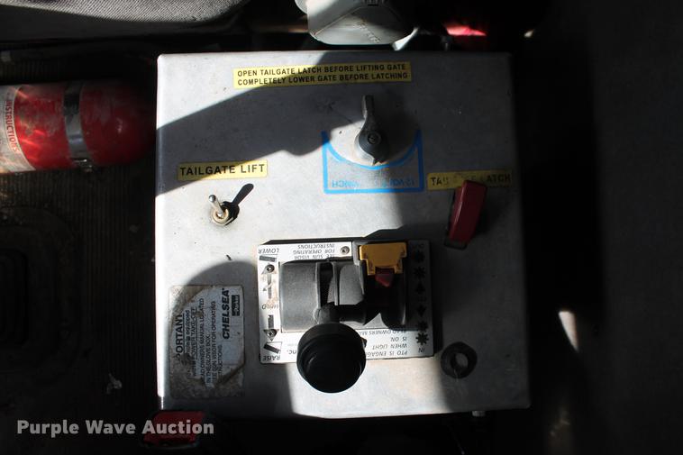 image for item DB5117 2006 Peterbilt 357 dump truck