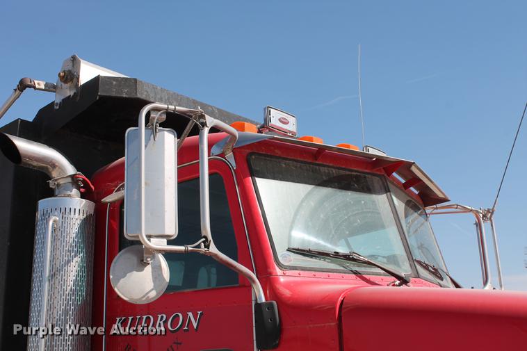 image for item DB5117 2006 Peterbilt 357 dump truck