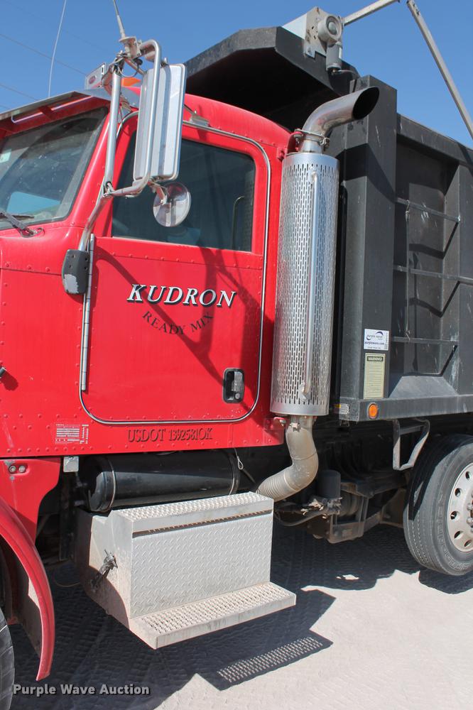 image for item DB5117 2006 Peterbilt 357 dump truck