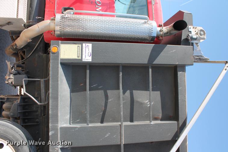 image for item DB5117 2006 Peterbilt 357 dump truck