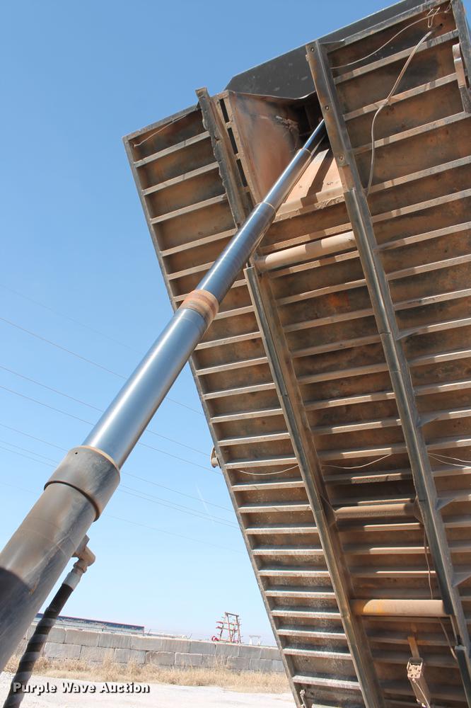 image for item DB5117 2006 Peterbilt 357 dump truck