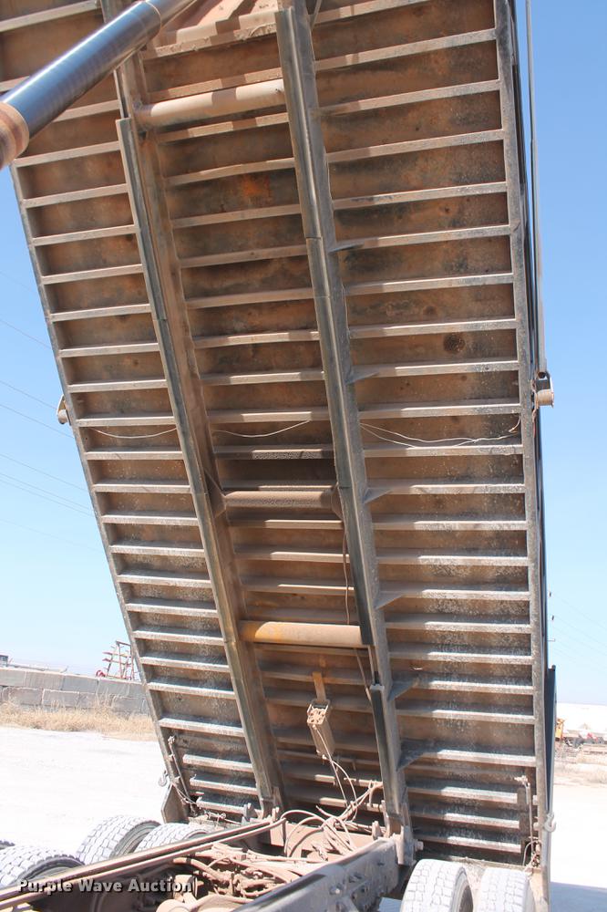 image for item DB5117 2006 Peterbilt 357 dump truck