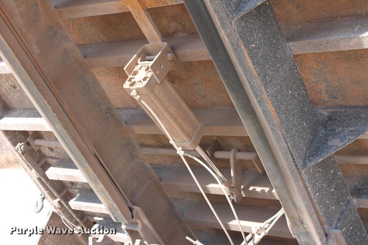 image for item DB5117 2006 Peterbilt 357 dump truck