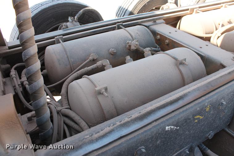 image for item DB5117 2006 Peterbilt 357 dump truck