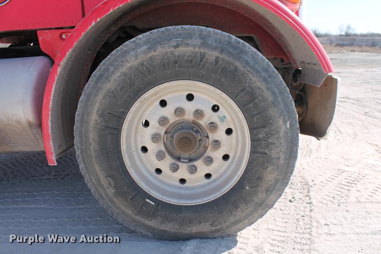 image for item DB5117 2006 Peterbilt 357 dump truck