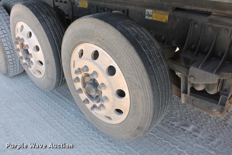 image for item DB5117 2006 Peterbilt 357 dump truck