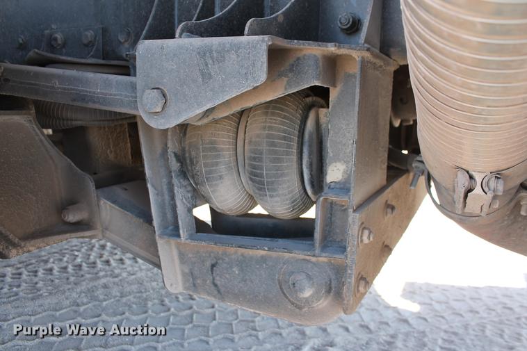 image for item DB5117 2006 Peterbilt 357 dump truck