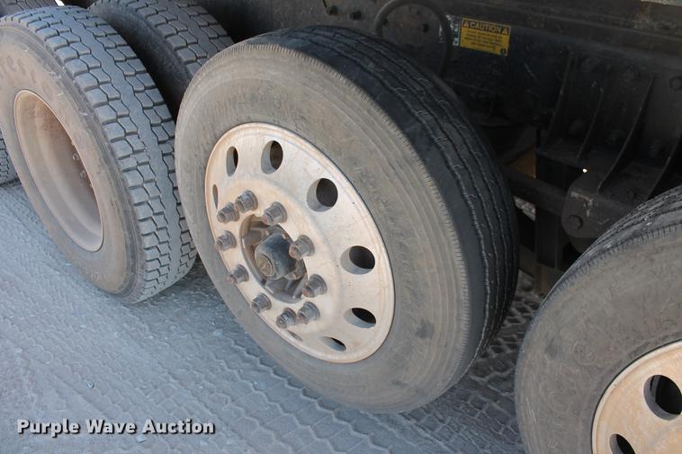 image for item DB5117 2006 Peterbilt 357 dump truck