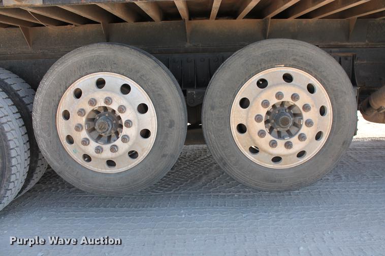 image for item DB5117 2006 Peterbilt 357 dump truck