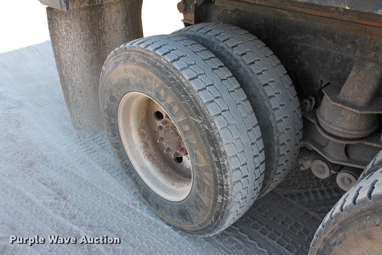 image for item DB5117 2006 Peterbilt 357 dump truck