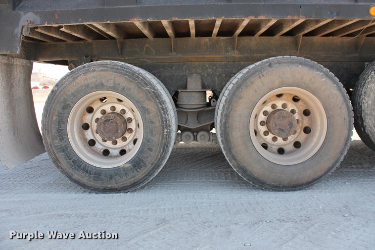 image for item DB5117 2006 Peterbilt 357 dump truck