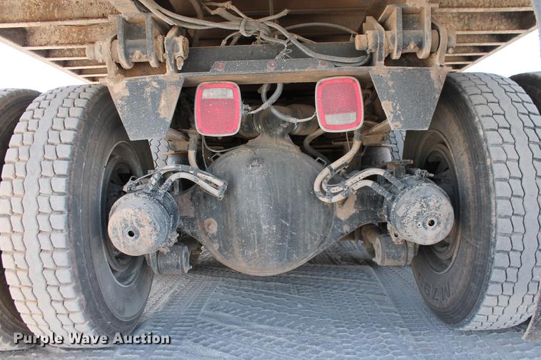 image for item DB5117 2006 Peterbilt 357 dump truck