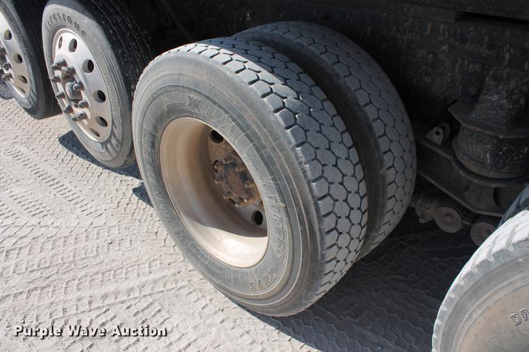 image for item DB5117 2006 Peterbilt 357 dump truck